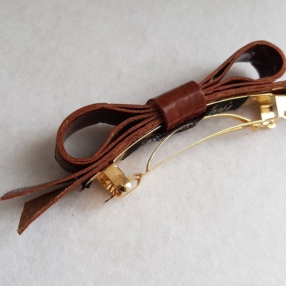 Holt Renfrew hair clip - Picture 2 of 5